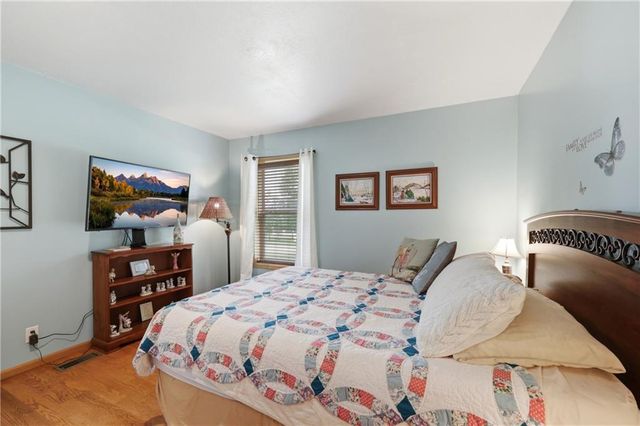 40303 E Round Prairie Road, Oak Grove, MO 64075