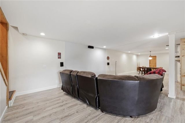 40303 E Round Prairie Road, Oak Grove, MO 64075
