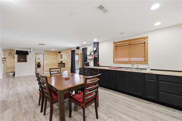 40303 E Round Prairie Road, Oak Grove, MO 64075