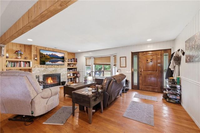 40303 E Round Prairie Road, Oak Grove, MO 64075