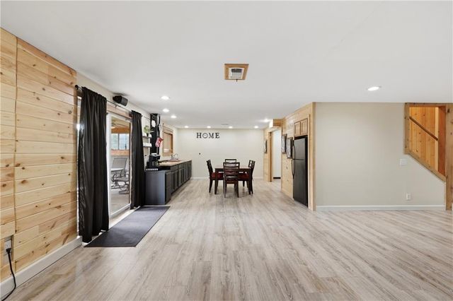 40303 E Round Prairie Road, Oak Grove, MO 64075