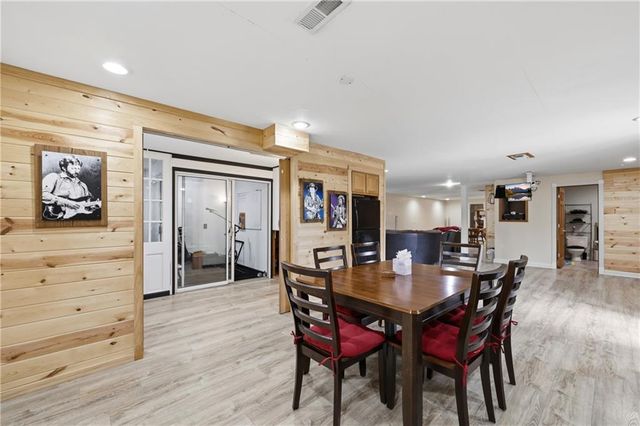 40303 E Round Prairie Road, Oak Grove, MO 64075