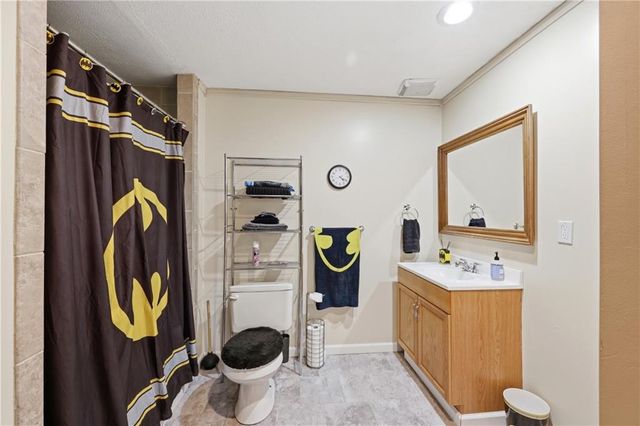 40303 E Round Prairie Road, Oak Grove, MO 64075