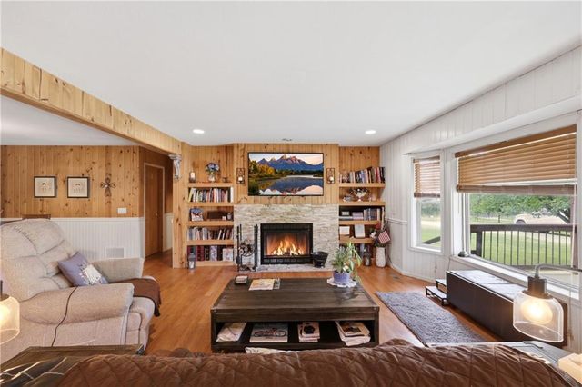40303 E Round Prairie Road, Oak Grove, MO 64075