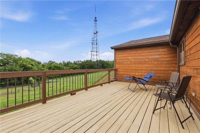 40303 E Round Prairie Road, Oak Grove, MO 64075