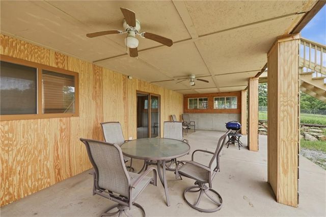 40303 E Round Prairie Road, Oak Grove, MO 64075