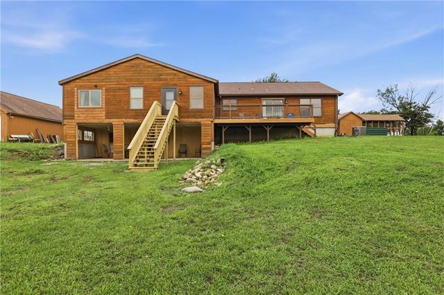40303 E Round Prairie Road, Oak Grove, MO 64075