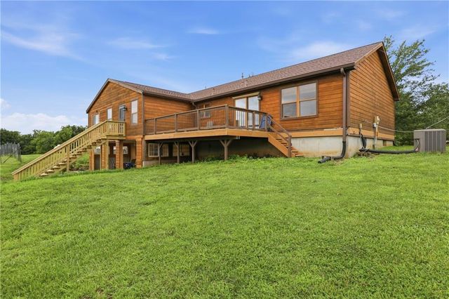 40303 E Round Prairie Road, Oak Grove, MO 64075