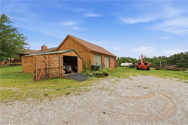 40303 E Round Prairie Road, Oak Grove, MO 64075