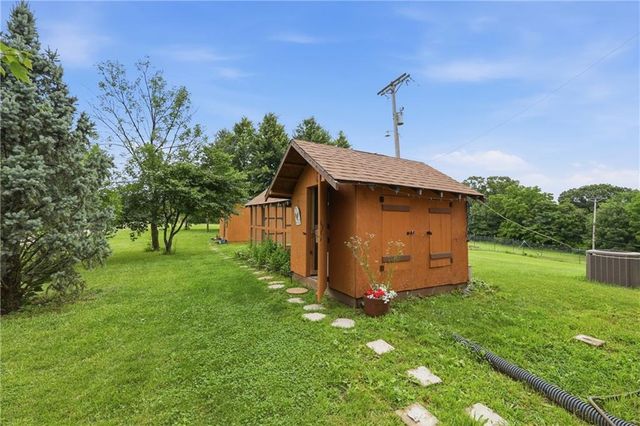 40303 E Round Prairie Road, Oak Grove, MO 64075
