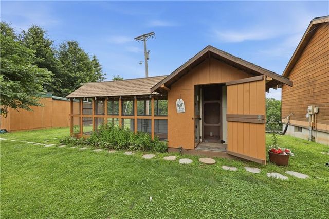 40303 E Round Prairie Road, Oak Grove, MO 64075
