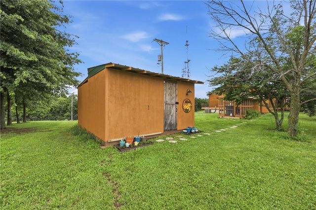 40303 E Round Prairie Road, Oak Grove, MO 64075