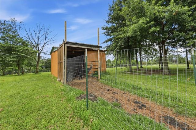 40303 E Round Prairie Road, Oak Grove, MO 64075