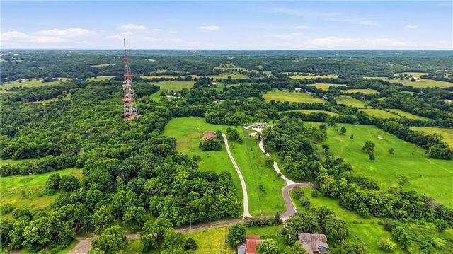 40303 E Round Prairie Road, Oak Grove, MO 64075