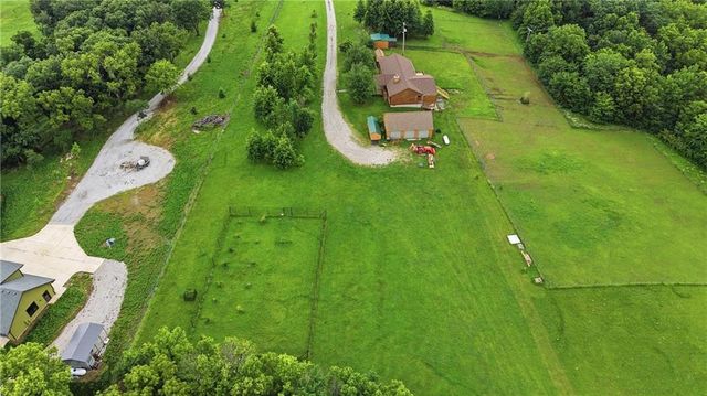 40303 E Round Prairie Road, Oak Grove, MO 64075