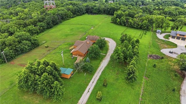 40303 E Round Prairie Road, Oak Grove, MO 64075