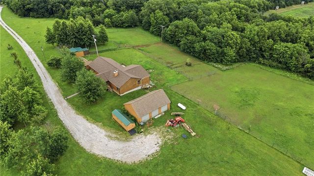 40303 E Round Prairie Road, Oak Grove, MO 64075