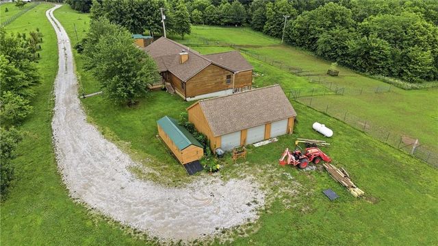 40303 E Round Prairie Road, Oak Grove, MO 64075