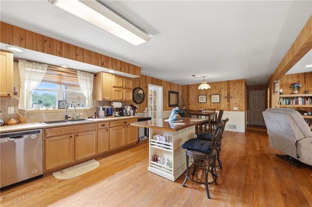 40303 E Round Prairie Road, Oak Grove, MO 64075