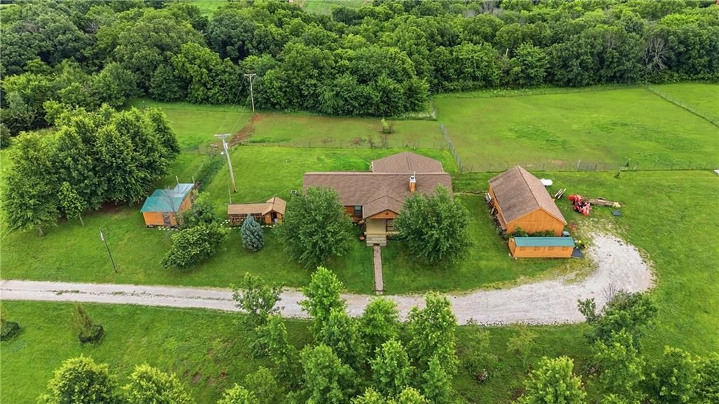 40303 E Round Prairie Road, Oak Grove, MO 64075