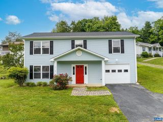 516 S LAKESHORE DR, Louisa, VA 23093