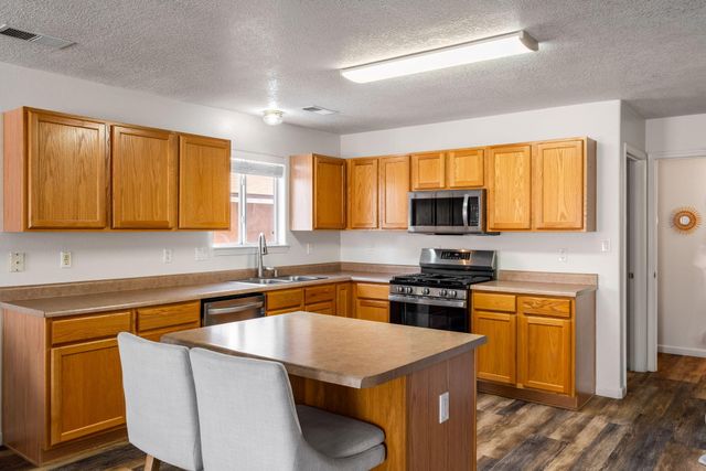 9105 Rialto Avenue SW, Albuquerque, NM 87121
