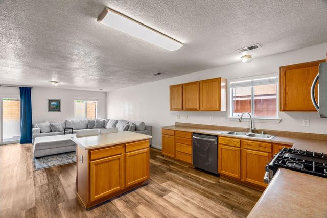 9105 Rialto Avenue SW, Albuquerque, NM 87121