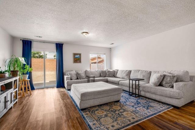 9105 Rialto Avenue SW, Albuquerque, NM 87121