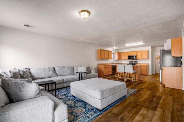 9105 Rialto Avenue SW, Albuquerque, NM 87121