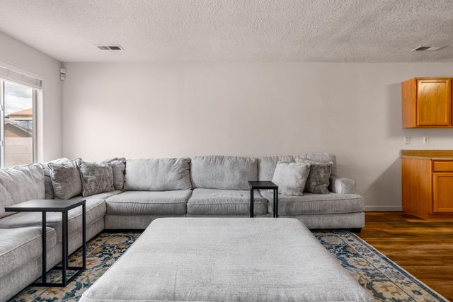 9105 Rialto Avenue SW, Albuquerque, NM 87121