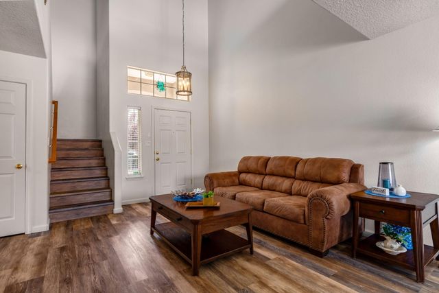9105 Rialto Avenue SW, Albuquerque, NM 87121