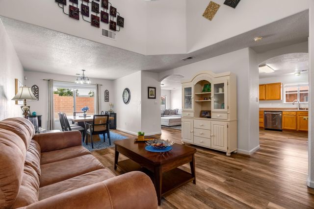 9105 Rialto Avenue SW, Albuquerque, NM 87121