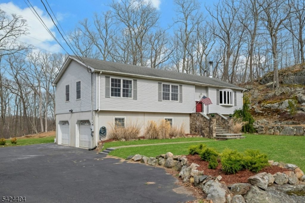 4 Andover Mohawk Rd, Byram Twp., NJ 07821