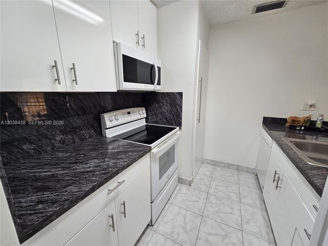 15665 SW 74th Cir Drive 12, Miami, FL 33193