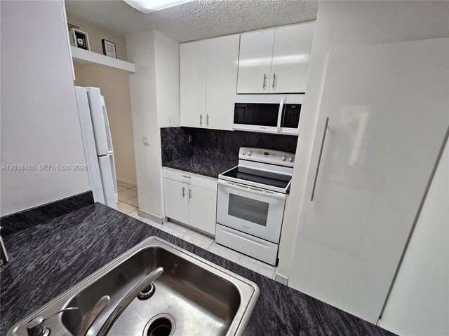 15665 SW 74th Cir Drive 12, Miami, FL 33193
