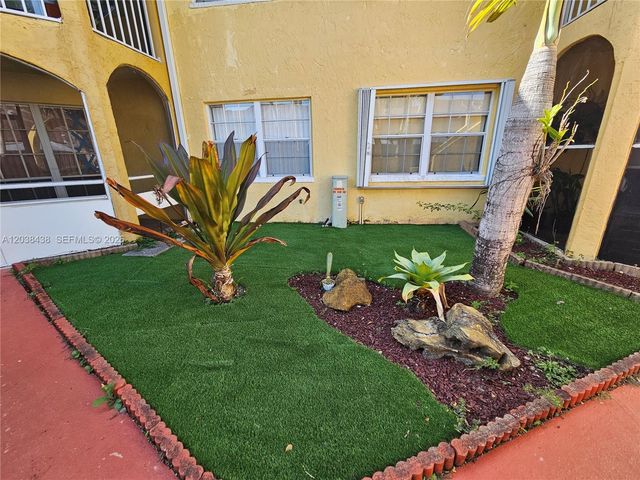 15665 SW 74th Cir Drive 12, Miami, FL 33193
