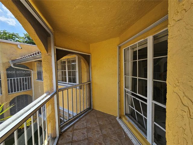 15665 SW 74th Cir Drive 12, Miami, FL 33193
