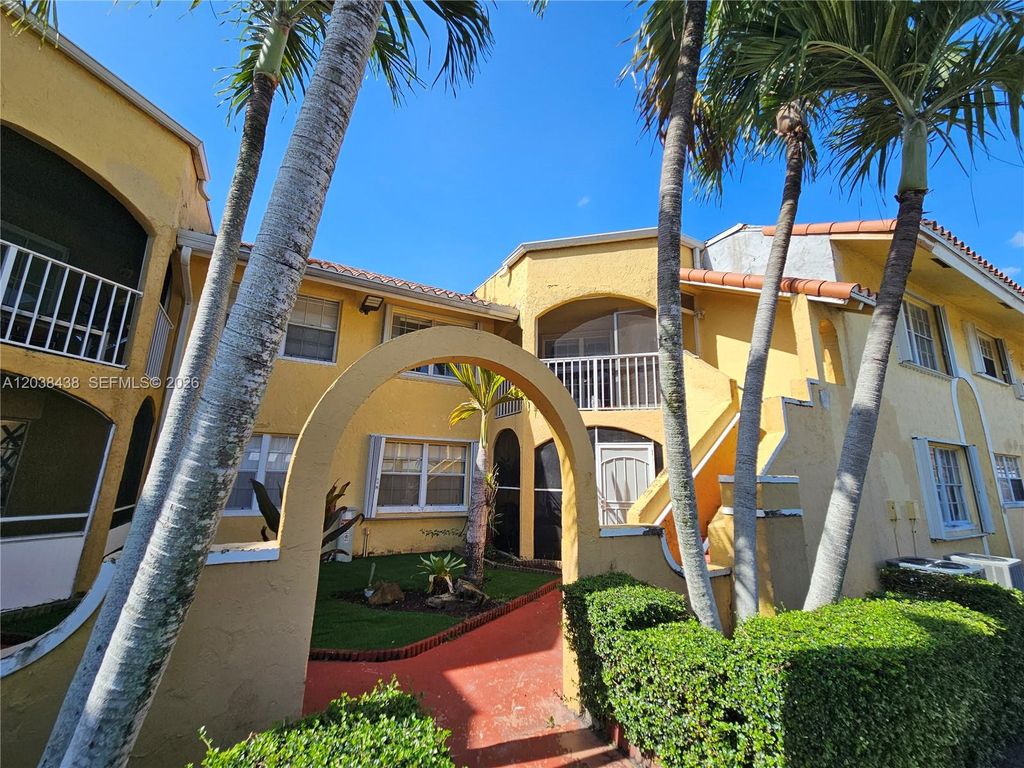 15665 SW 74th Cir Drive 12, Miami, FL 33193