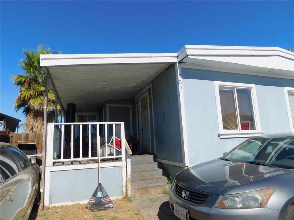 Image 2 of property listing at 1097 N State Street 557, Hemet, CA 92543