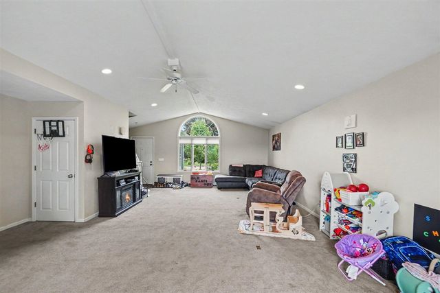 678 Apache Drive, Fremont, MI 49412