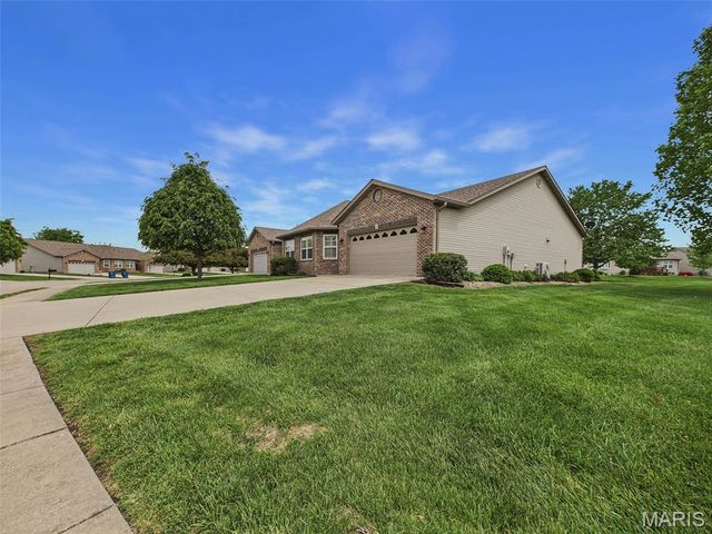44 Brooks Drive, Bethalto, IL 62010