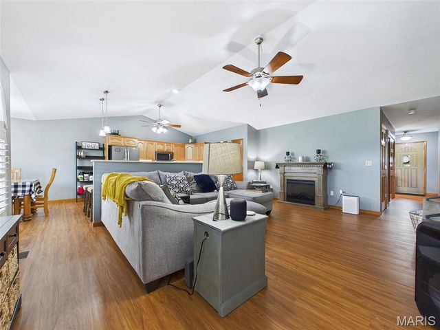 44 Brooks Drive, Bethalto, IL 62010