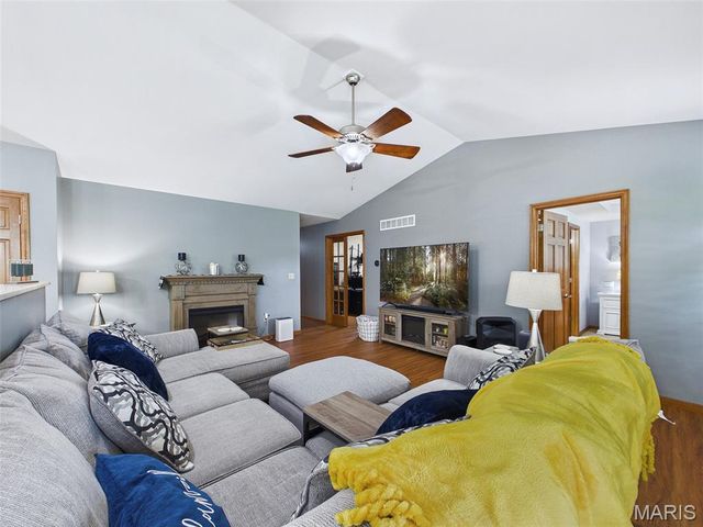 44 Brooks Drive, Bethalto, IL 62010
