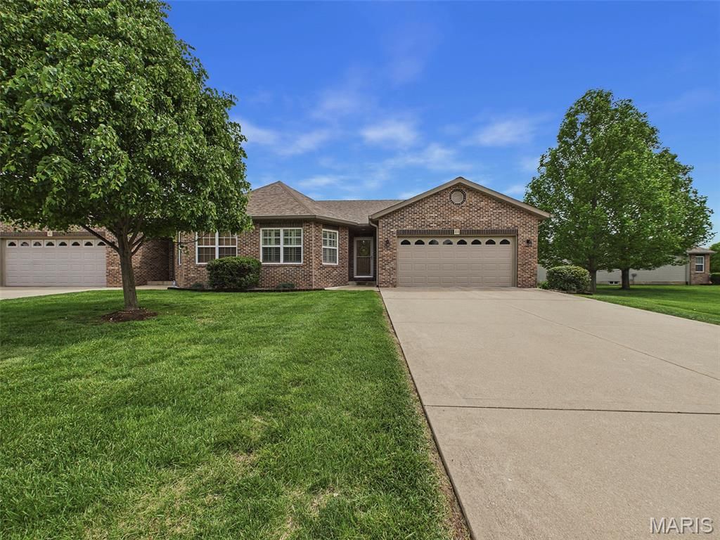 44 Brooks Drive, Bethalto, IL 62010
