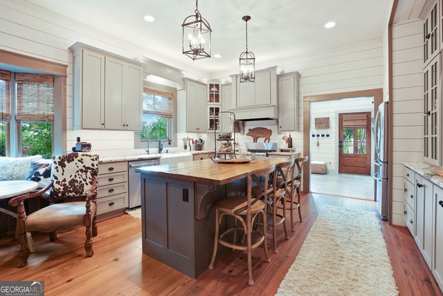 745 Washington Street, Clarkesville, GA 30523