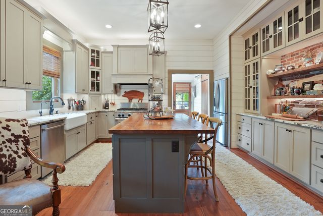 745 Washington Street, Clarkesville, GA 30523