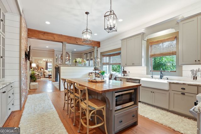 745 Washington Street, Clarkesville, GA 30523