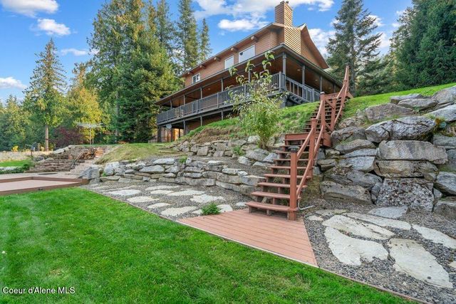 1671 Wooded Acres DR, Sagle, ID 83860