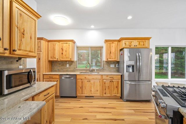 1671 Wooded Acres DR, Sagle, ID 83860