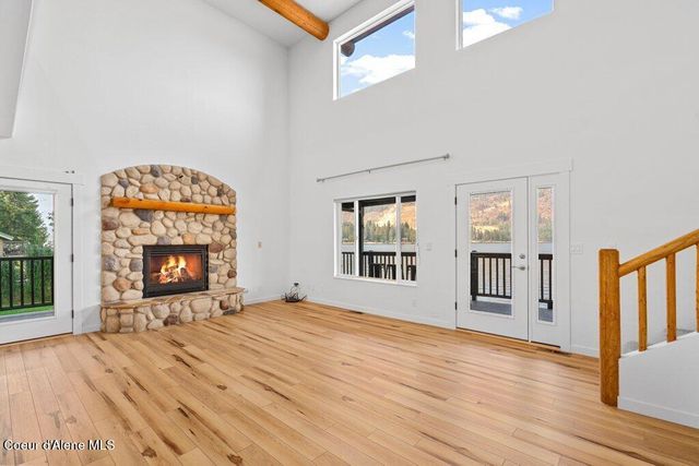 1671 Wooded Acres DR, Sagle, ID 83860